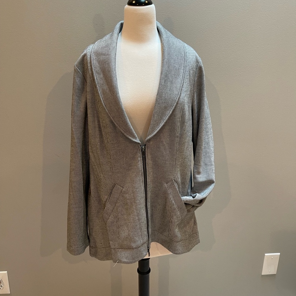 EUC Cabi zip up jacket. Size L